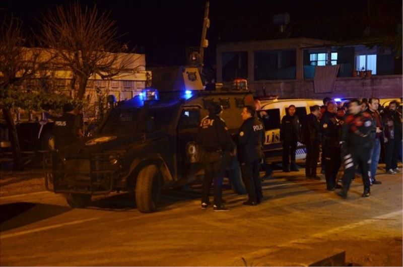 Adana’da polise taşlı ve sopalı saldırı: 7 gözaltı