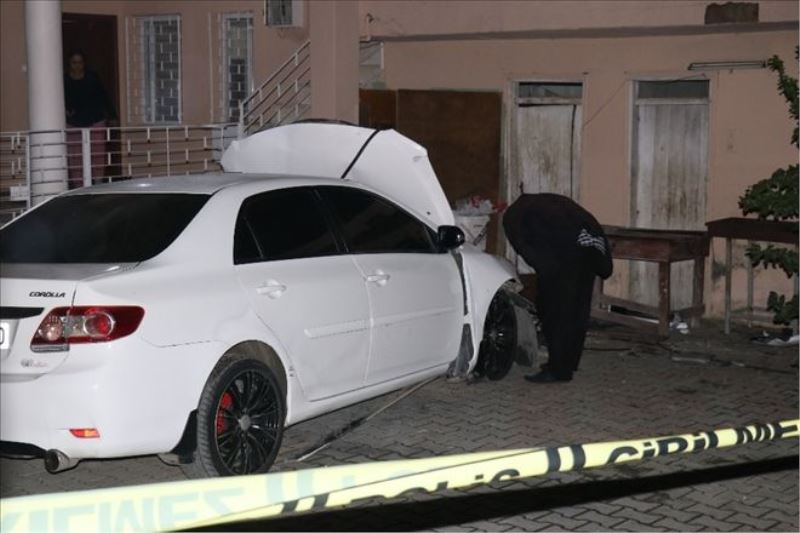 Adana’da otomobile EYP’li saldırı