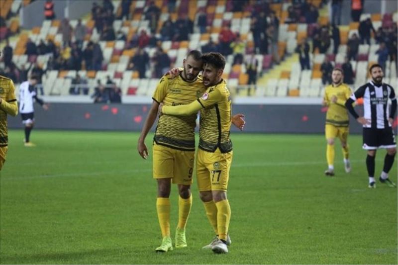 Evkur Yeni Malatyaspor  kupada rahat kazandı