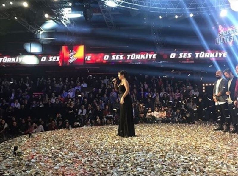Kıbrıs Türkü’nün gururu Lütfiye Özipek, “O Ses Türkiye” şampiyonu