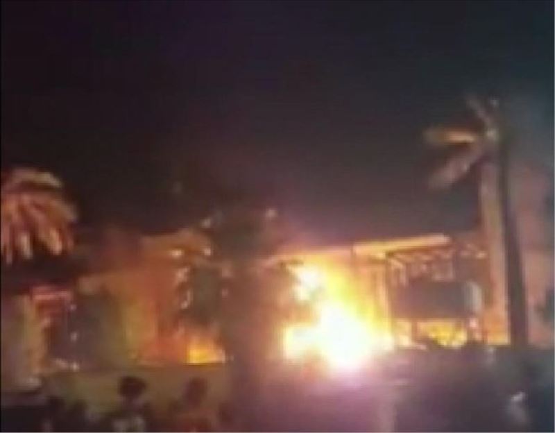 Basra’da göstericiler siyasi parti ve kamu binalarını ateşe verdi 