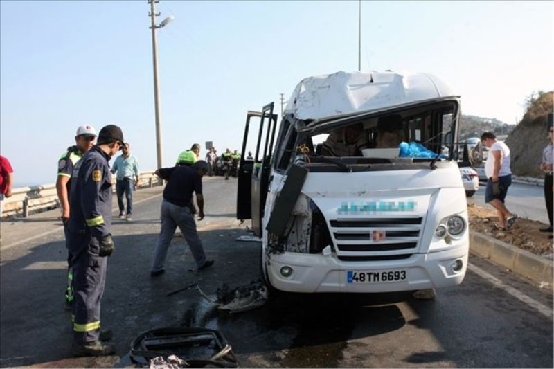 Bodrum’da yolcu minibüsü devrildi: 16 yaralı