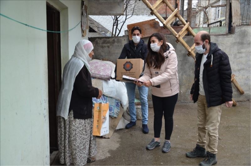 Diyarbakır Büyükşehir Belediyesi yaşlıları yalnız bırakmadı