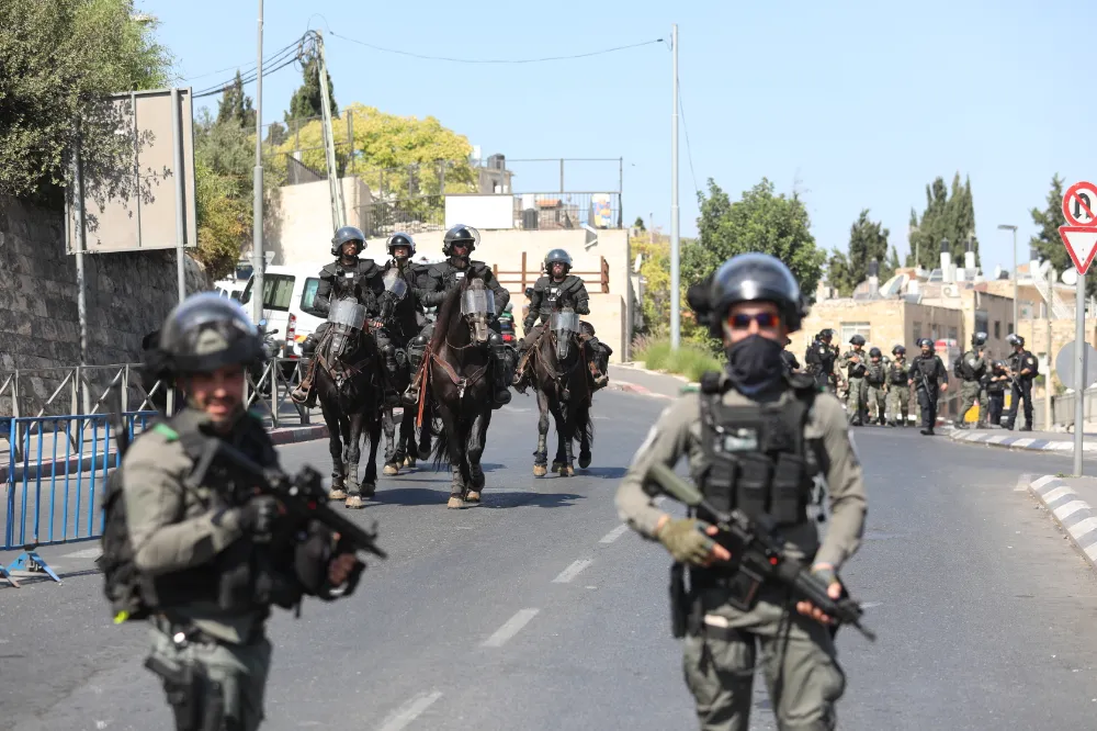 Siyonist İsrail polisi Müslümanlara saldırdı