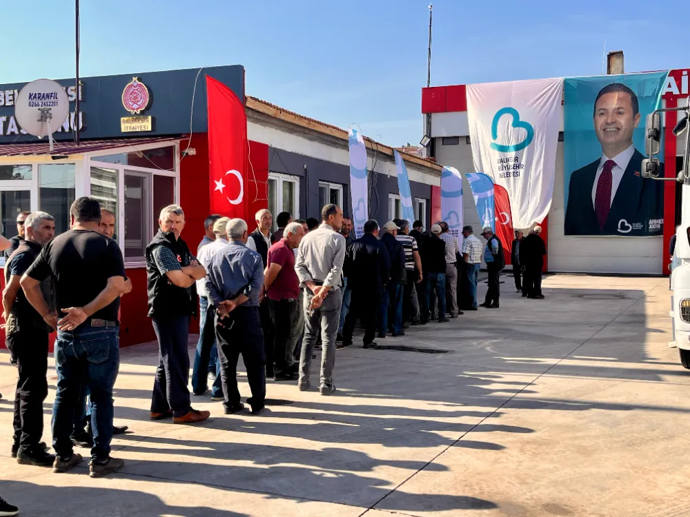 Balılıkesir Büyükşehir’den Manyaslı üreticilere süt otu tohumu desteği