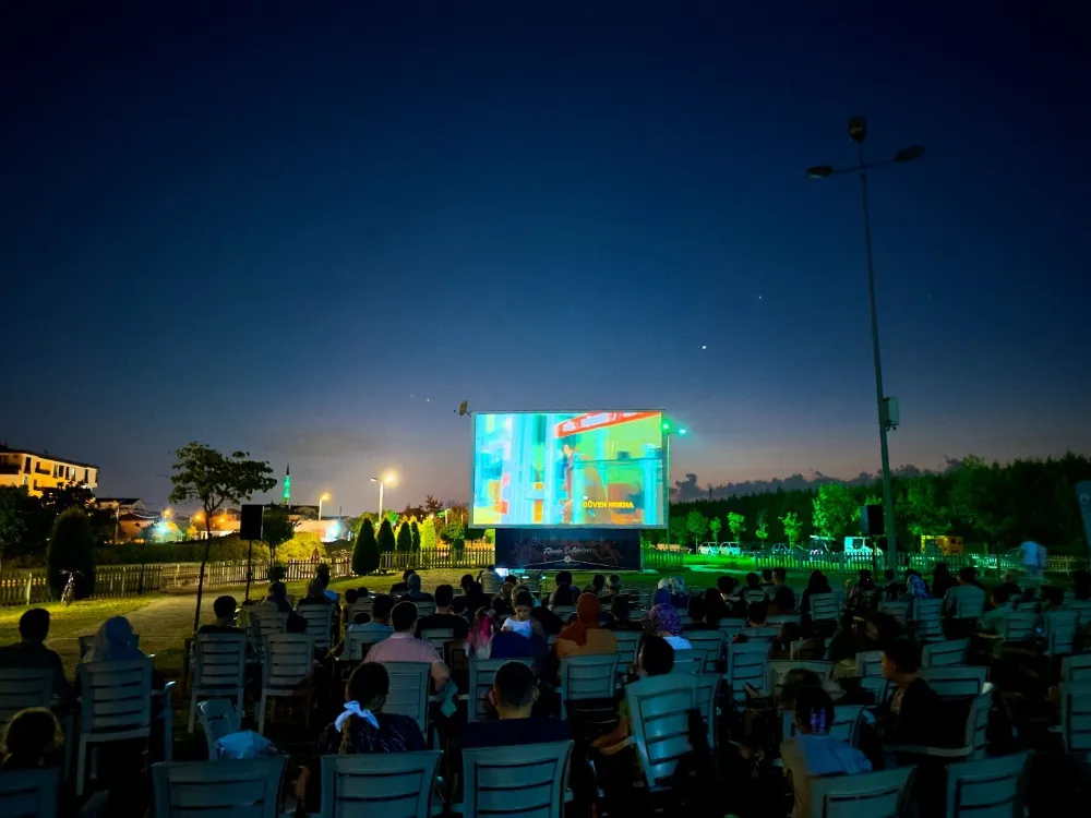 Kartepe’de açık havada sinema keyfi devam ediyor