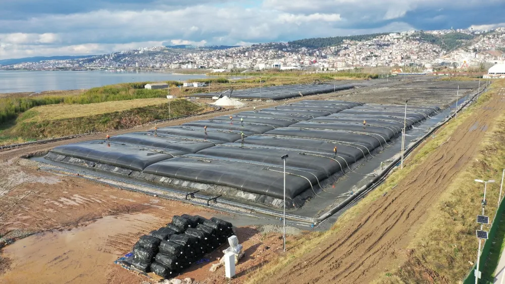    İzmit Körfezi’nde dip çamuru temizliğinde ikinci etap ihalesi yapıldı