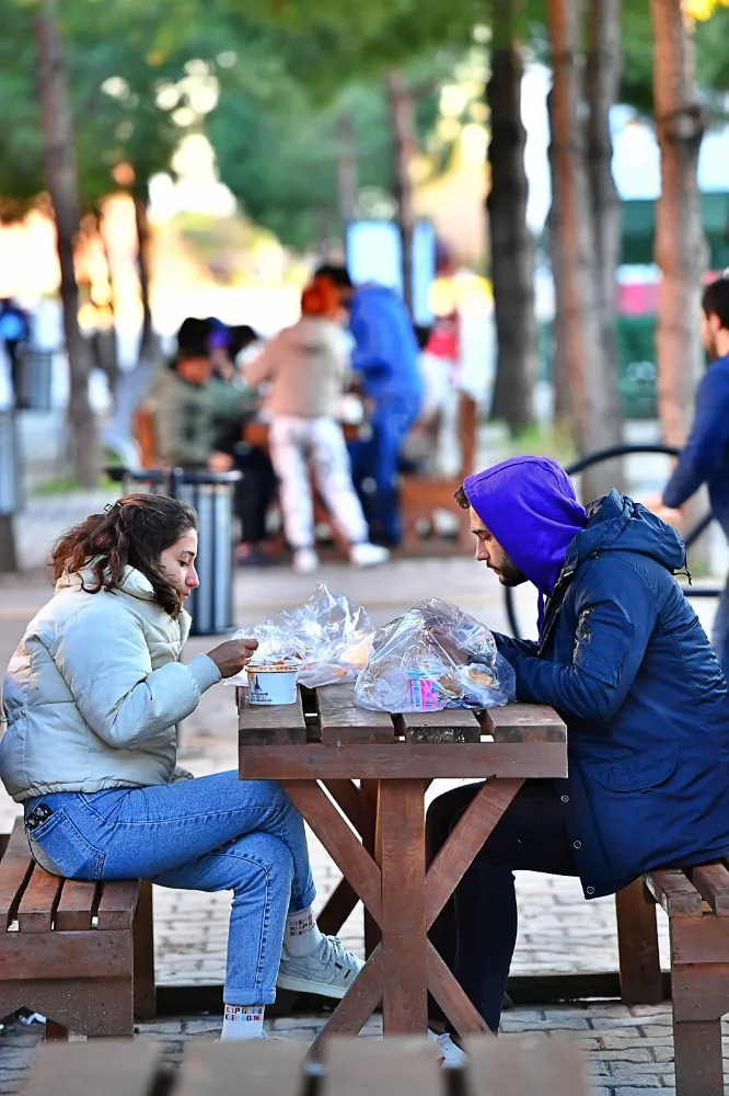 İzmir Büyükşehir’in eğitim desteği cepleri rahatlatacak