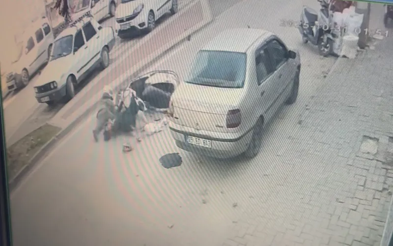 Motosiklet yayaya çarptı: 2 yaralı
