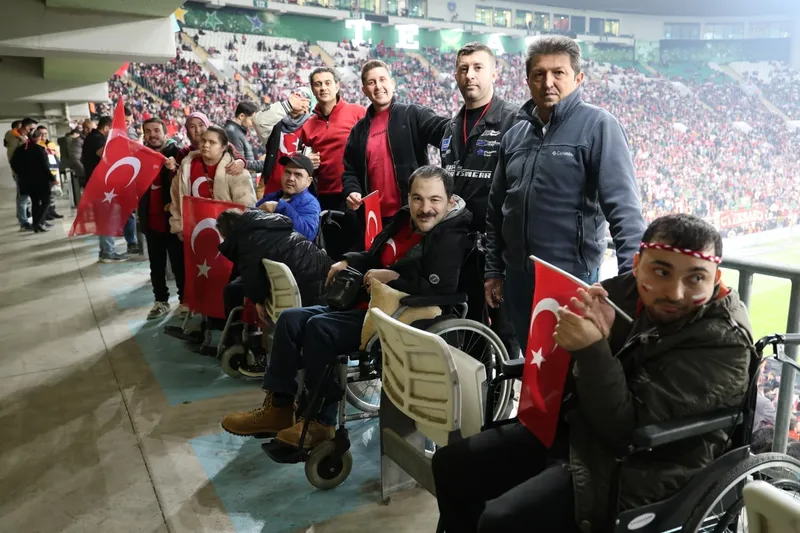 Osmangazi Belediyesi engelli bireylere milli maç heyecanı yaşattı
