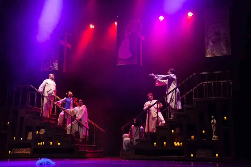 Şehir tiyatrosu perdesini öğretmenler için ücretsiz açıyor
