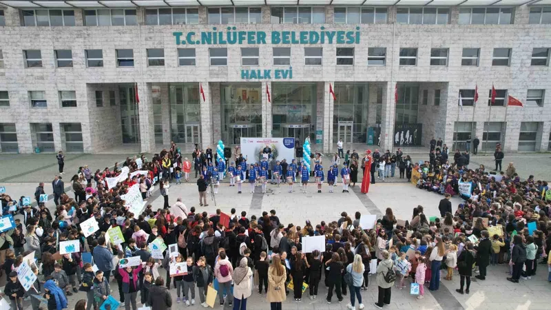 Nilüferli çocuklardan ’gelecek’ için anlamlı yürüyüş
