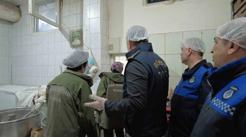 Gürsu zabıta ekipleri, gıda denetimleriyle göz açtırmıyor
