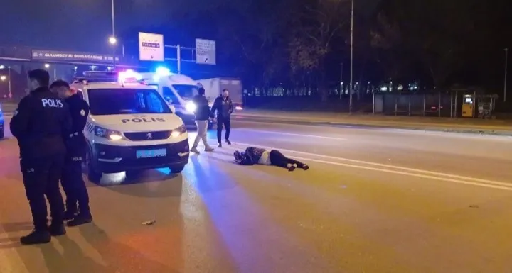 100 metre ilerideki üst geçidi kullanmadı canından oluyordu
