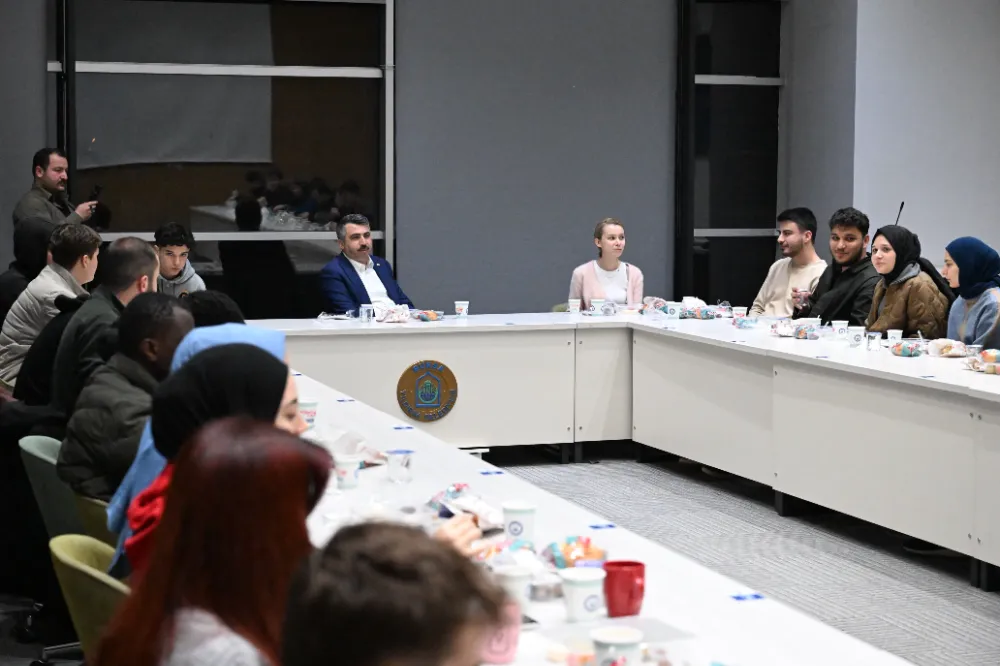 BAŞKAN YILMAZ SAHURDA GENÇLERİ AĞIRLADI