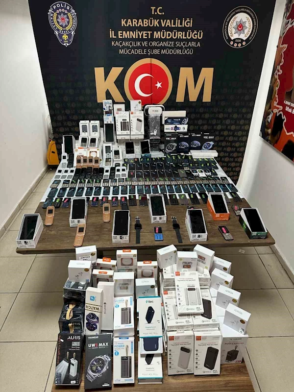 Kaçakçılık operasyonunda çok sayıda telefon ve elektronik eşya ele geçirildi
