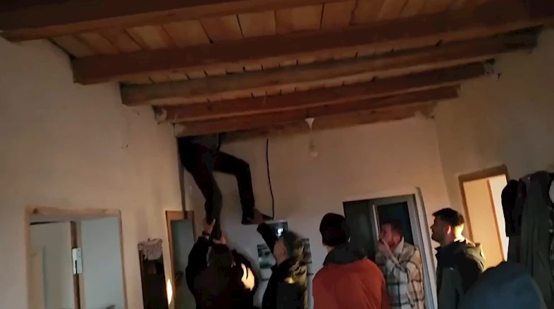 Çatıya saklanan firari hükümlü jandarmanın film gibi operasyonu ile yakalandı
