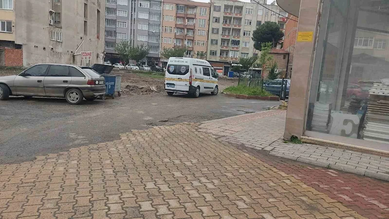 Yalnız yaşayan kadın 4. kattan düştü
