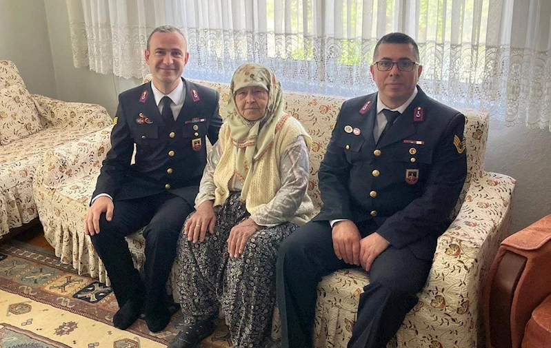Jandarma, şehit annelerini unutmadı
