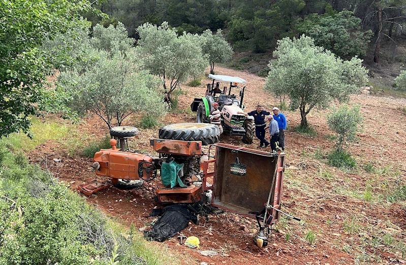 Devrilen traktörün altında kalan yaşlı kadın hayatını kaybetti
