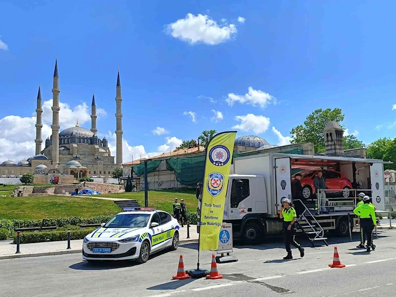 Ceza yiyeceklerini sandılar, simülasyon aracına yönlendirildiler
