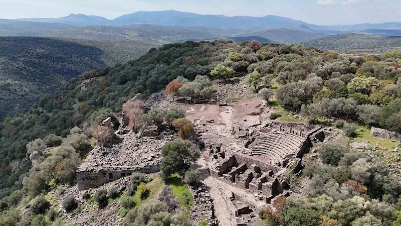 Yunusemre’den Aigai kazı çalışmalarına destek
