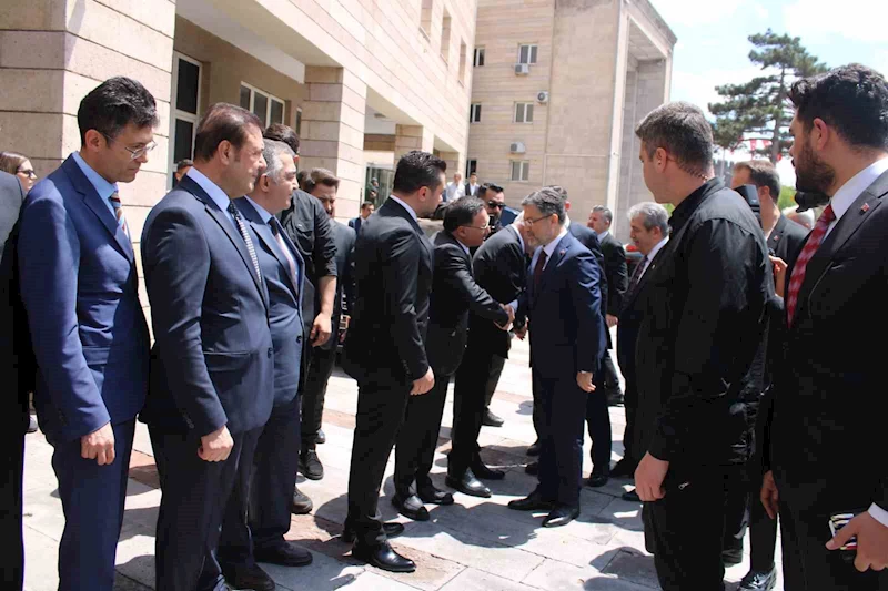 Bakan Yumaklı Kayseri Valiliği’ni ziyaret etti
