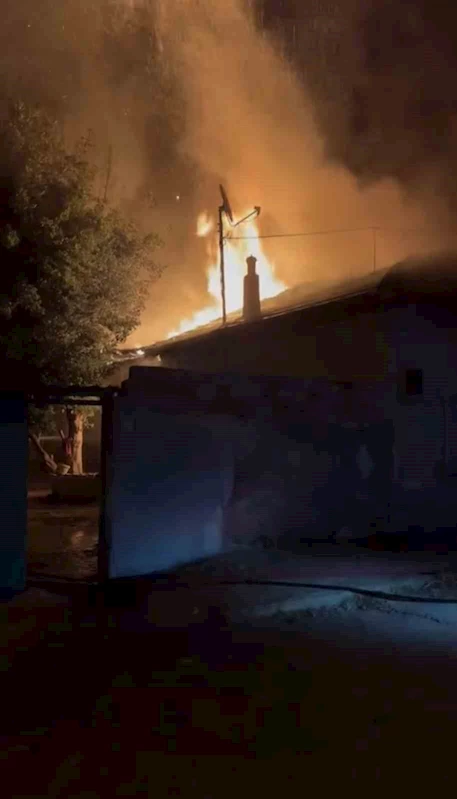 Bursa’da ahır alevlere teslim oldu
