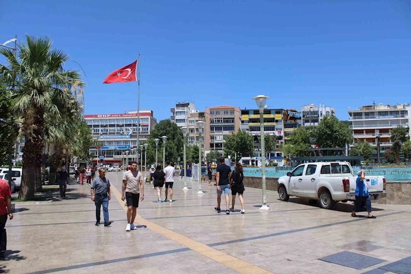 Aydın yalnızlaşıyor
