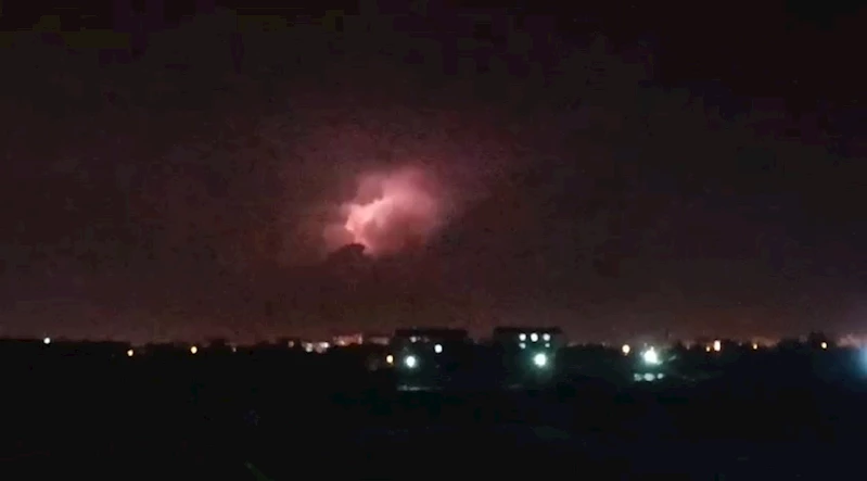 Siverek’te şimşekler geceyi aydınlattı
