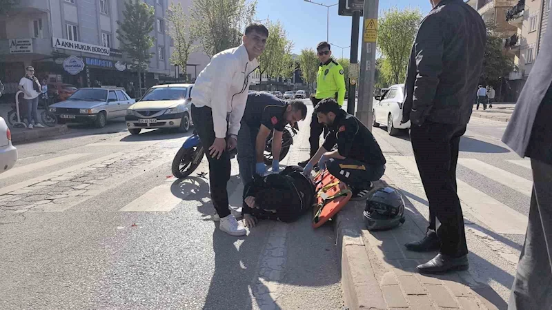 Kaza yapan motosikletteki 2 kişi yaralandı