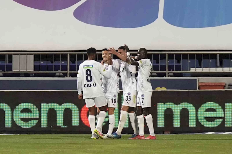 Trendyol Süper Lig: Kasımpaşa: 1 - Trabzonspor: 0 (İlk yarı)
