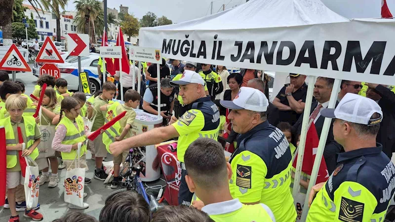 Trafik kurallarını uygulamalı şekilde öğrendiler
