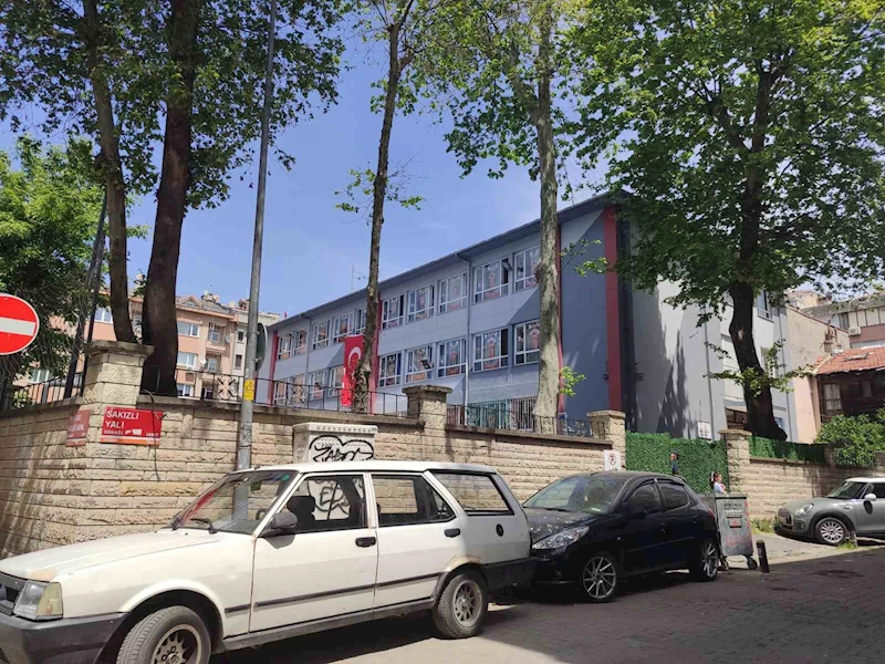 Bakırköy’de okul tuvaletinde çıkan yangın paniğe neden oldu
