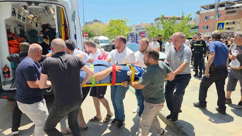 Fren yerine gaza basınca kaldırımdaki yayalara çarptı
