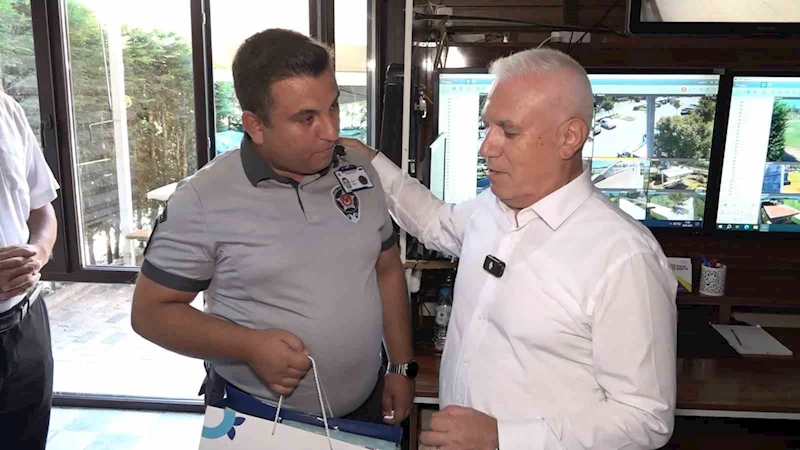 1,5 yaşındaki çocuğu ölümden kurtaran güvenlikçiye başkandan ödül
