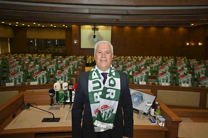 Bursaspor taraftarından, Mustafa Bozbey’e teşekkür yağmuru
