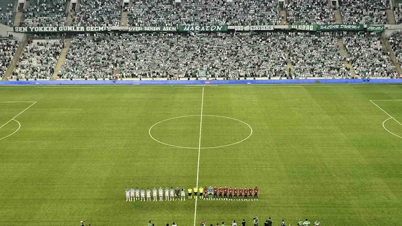 Bursaspor Eskişehirspor maçında orman şehitleri anıldı
